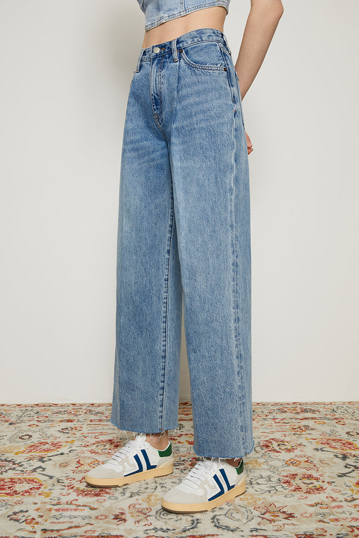 Hey Joanie CHILL Pleat Straight Ankle Jeans